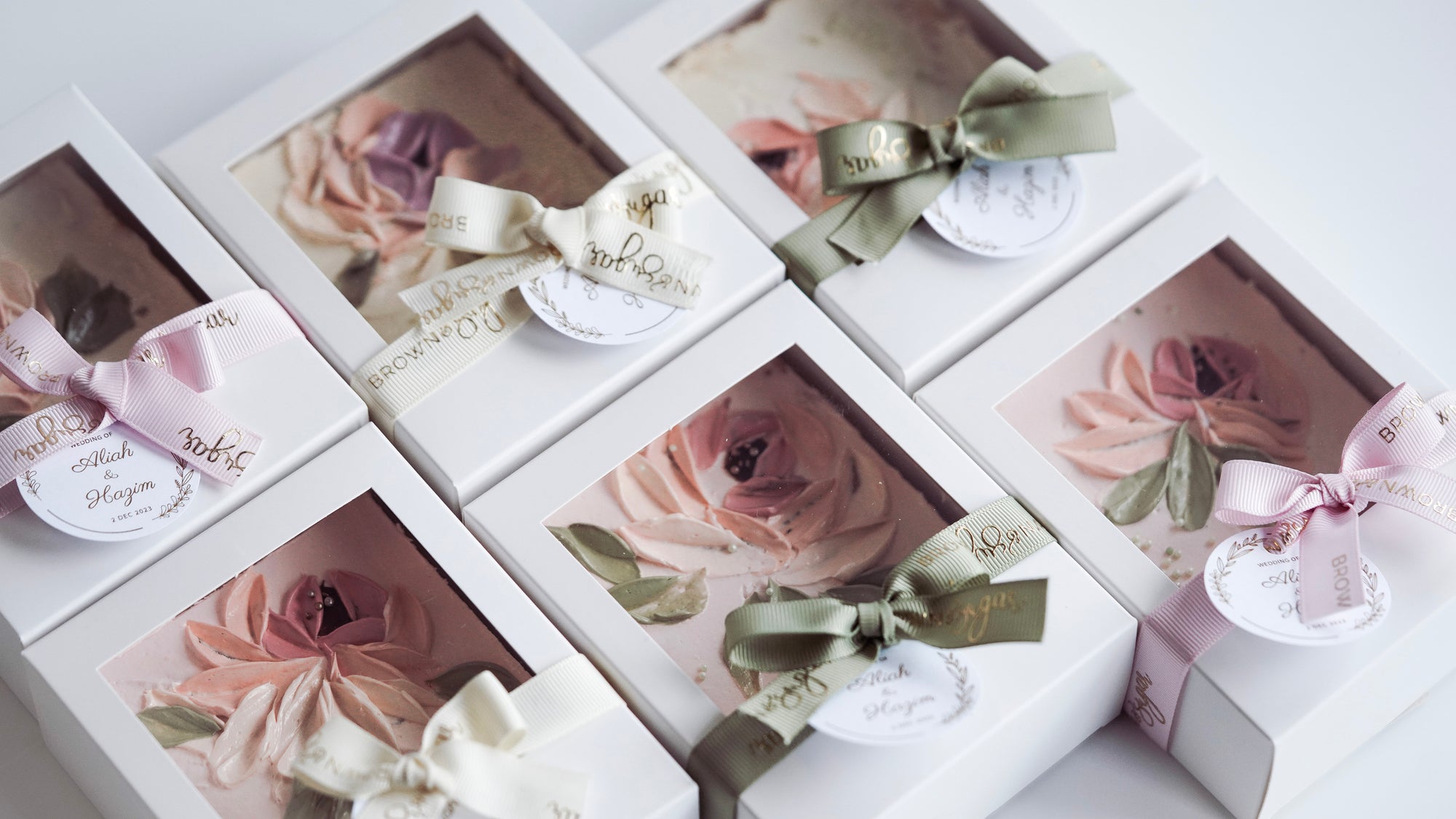 Méra Box | Acrylic Floral Sheet Cake