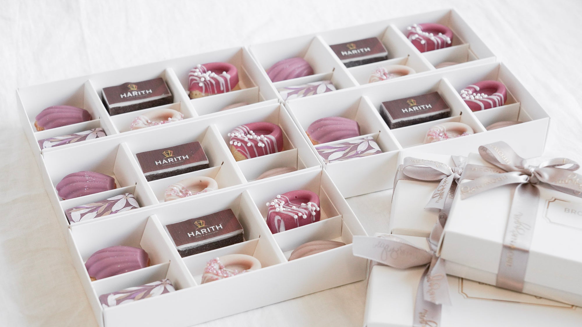 Amara Box | Dainty Mixte
