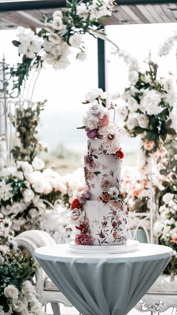 custom designer cake Malaysia