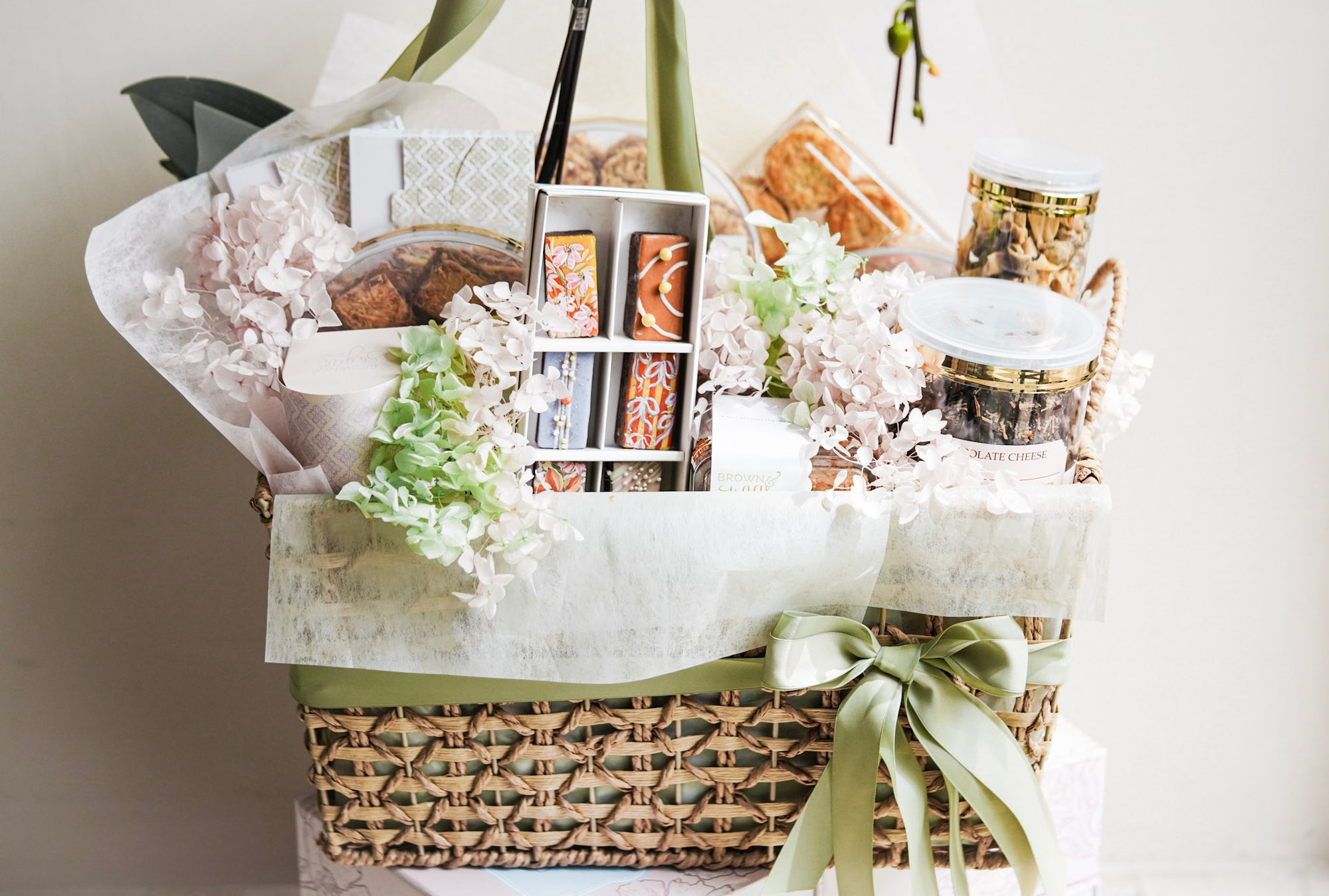 LEBARAN Gift Basket | Andika